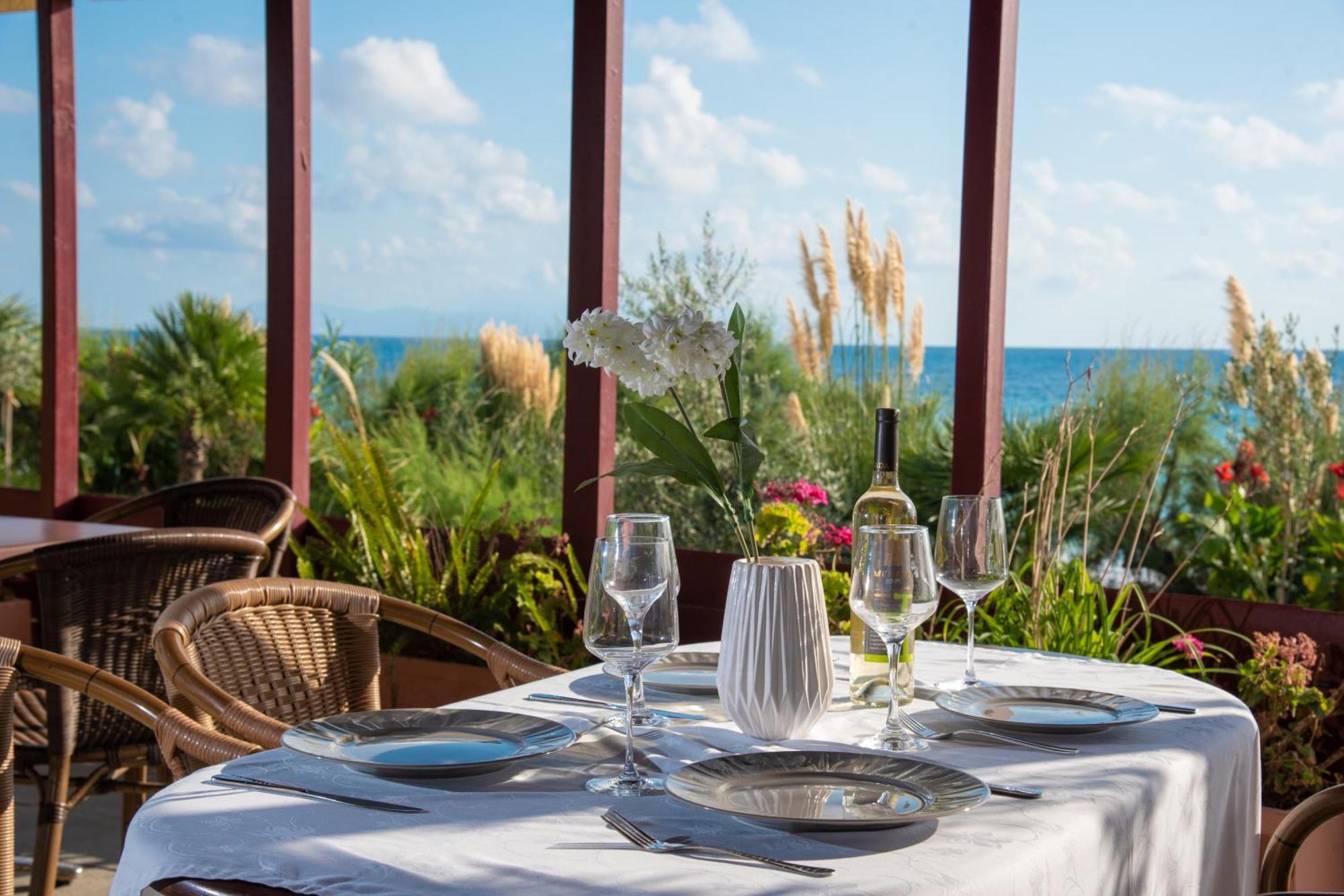 Poseidon Beach Hotel Kastrosikia Luaran gambar